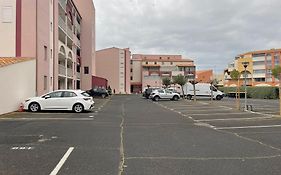 T2 - Les pieds dans le sables en toutes saisons 5 couchages - climatisation - parking privée - piscine - situation optimum et rare - Amoureva - Plage Richelieu- Cap d'Agde